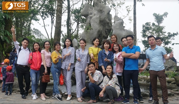 anh-chup-tap-the-team-building-tgs-law-tai-den-thuong