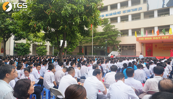 Các bạn học sinh Trường THCS Nghĩa Tân tham gia hoạt động tuyên truyền